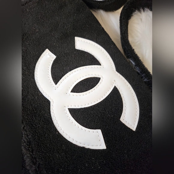 🖤 Chanel Crossbody Bag 🖤 - Picture 4 of 14